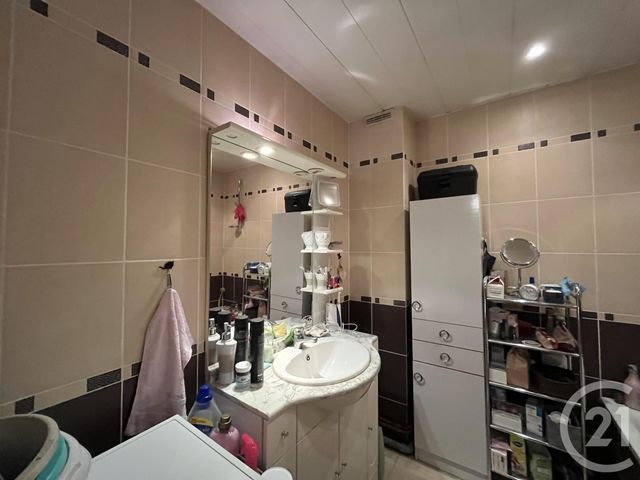 Appartement F3 à vendre - 3 pièces - 83.6 m2 - ST LO - 50 - BASSE-NORMANDIE - Century 21 Delucimmo