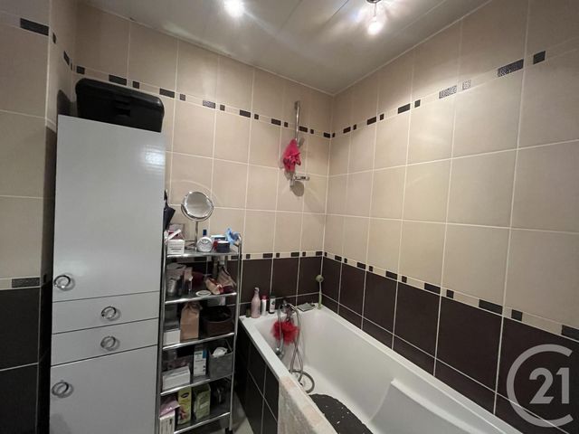 Appartement F3 à vendre - 3 pièces - 83.6 m2 - ST LO - 50 - BASSE-NORMANDIE - Century 21 Delucimmo