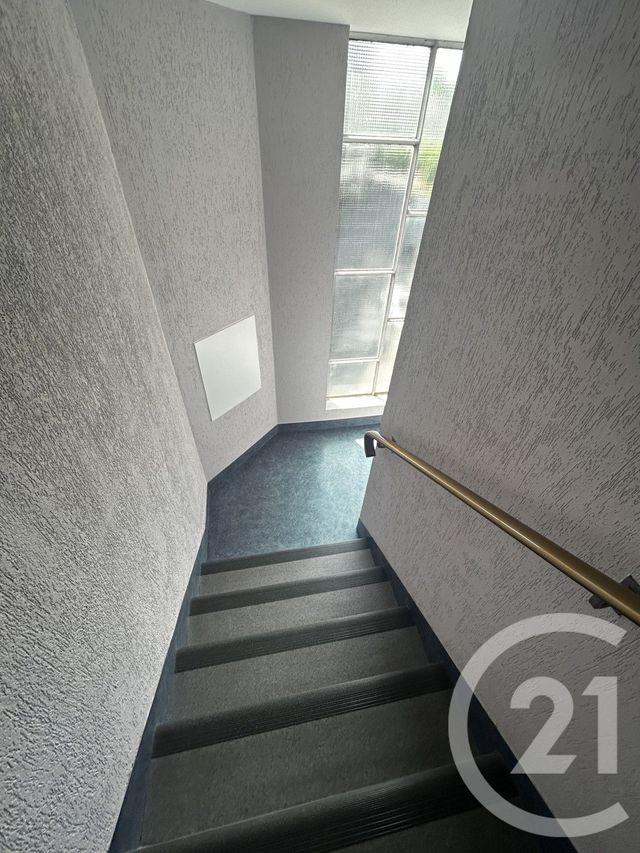 Afficher la photo en grand Appartement F2 à vendre - 2 pièces - 42.42 m2 - ST LO - 50 - BASSE-NORMANDIE - Century 21 Delucimmo