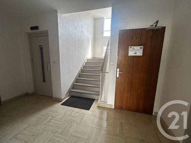 Afficher la photo en grand Appartement F2 à vendre - 3 pièces - 65.59 m2 - ST LO - 50 - BASSE-NORMANDIE - Century 21 Delucimmo