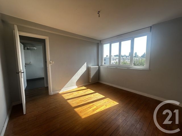 Afficher la photo en grand Appartement F2 à vendre - 2 pièces - 45.06 m2 - ST LO - 50 - BASSE-NORMANDIE - Century 21 Delucimmo